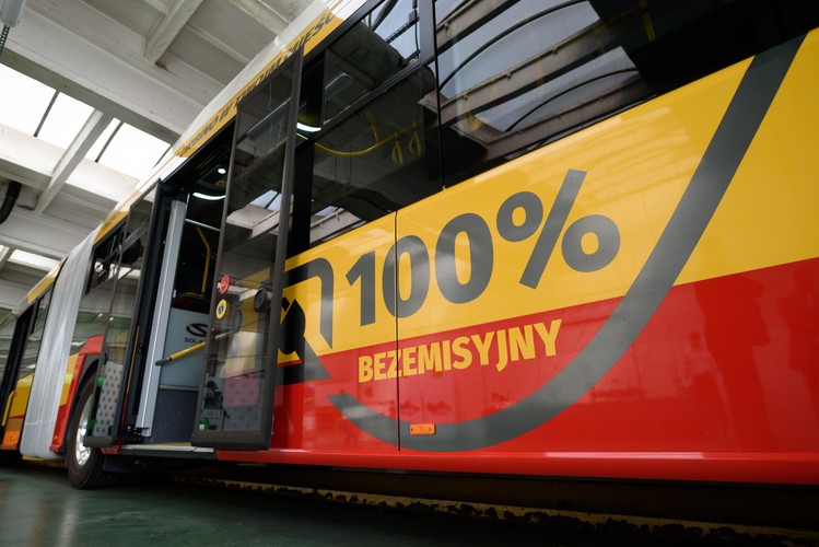 Właścicielka i prezes zarządu firmy Solaris Solange Olszewska podkreśliła z kolei, że „Miejskie Przedsiębiorstwo Komunikacyjne w Poznaniu było naszym pierwszym klientem i dlatego zajmuje szczególne miejsce w historii naszego przedsiębiorstwa”.<br><br>ajw/ maro/<br>fot. (nlat) PAP/Jakub Kaczmarczyk