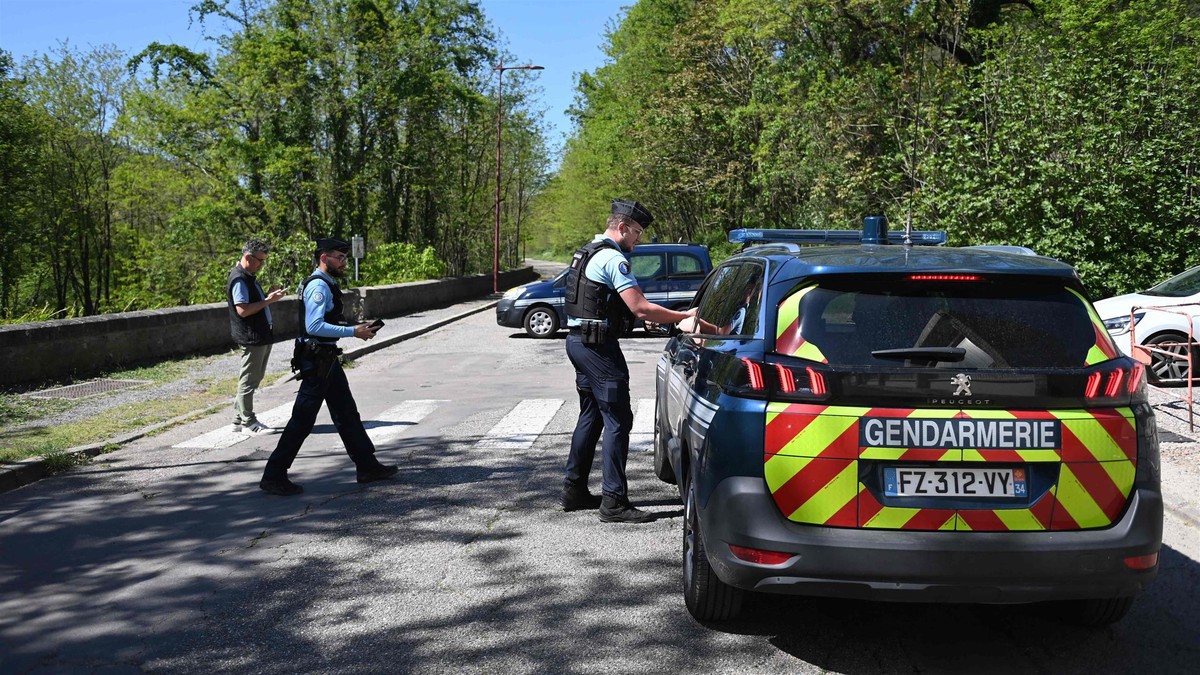 France. The cutter killed a man. A police roundup is underway