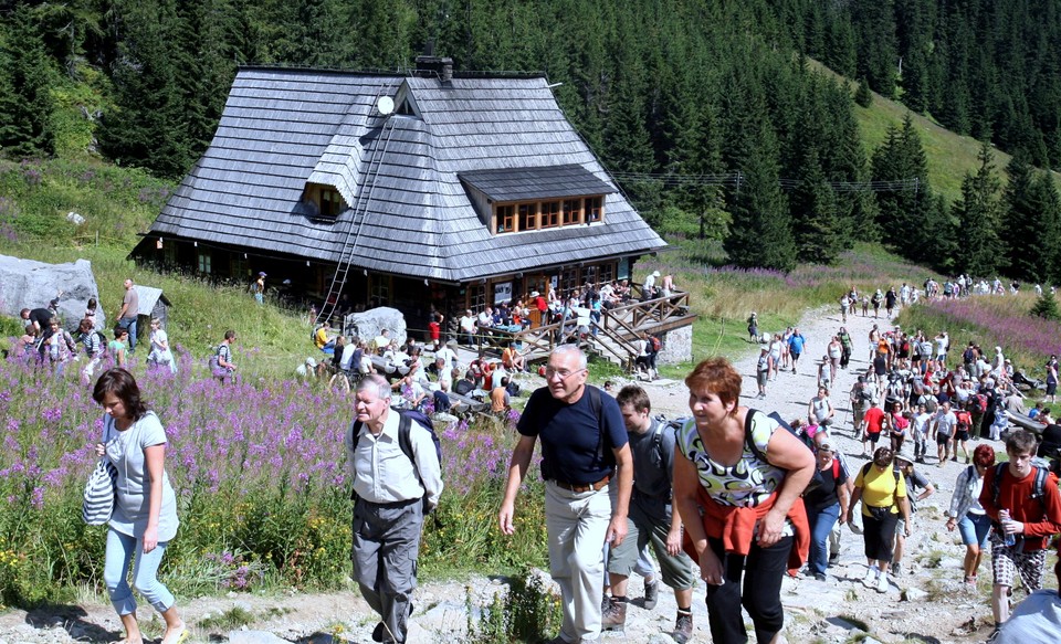 ZAKOPANE TATRY TURYŚCI TŁOK