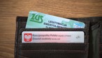Seniorze: nie chowaj legitymacji emeryta-rencisty do szafy. Z tych ulg możesz skorzystać w 2026 roku