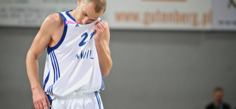 Polski koszykarz zawieszony na dwa lata za uderzenie arbitra. WIDEO
