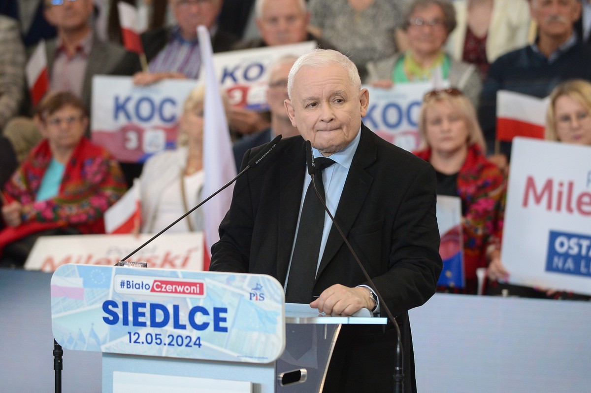 Kampania wyborcza do Parlamentu Europejskiego. Prezes PiS Jarosław Kaczyński przemawia na spotkaniu z mieszkańcami w OSiR w Siedlcach