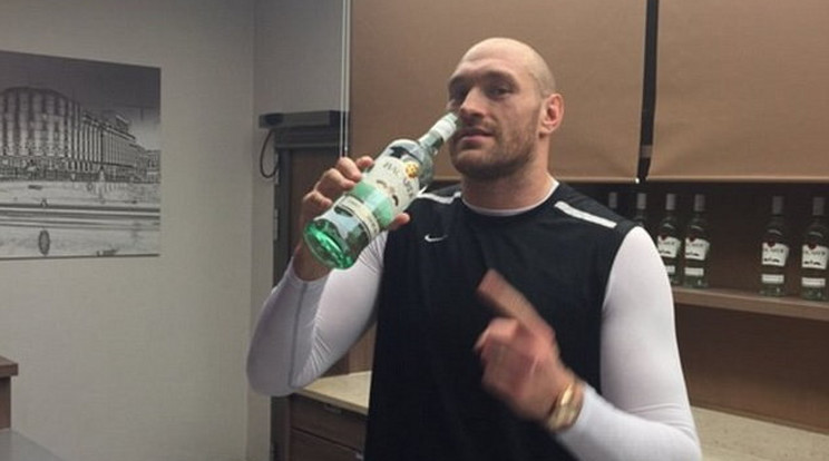 Tyson Fury nem veti meg az italt/Fotó: Instagram