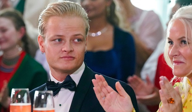 Marijus Borg Hoibi sa majkom, princezom Mete-Marit
