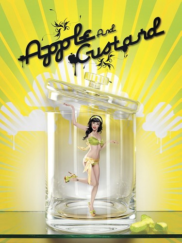 Vikki Blows reklamuje bieliznę w sesji stylizowanej na cukierkowe lata 50.