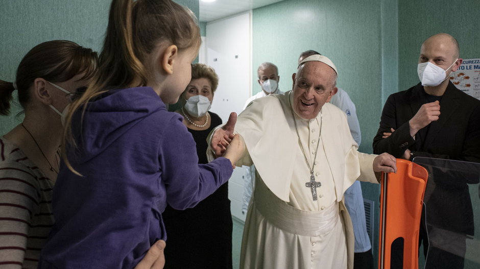 Papież Franciszek w szpitalu Bambino Gesù, 2022 r.