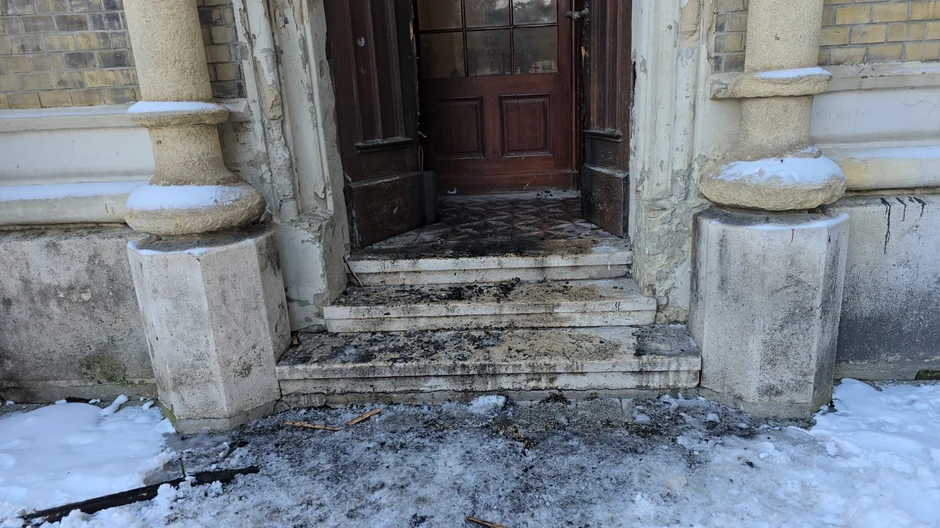 Požar na vratima katoličke crkve u Novom Sadu