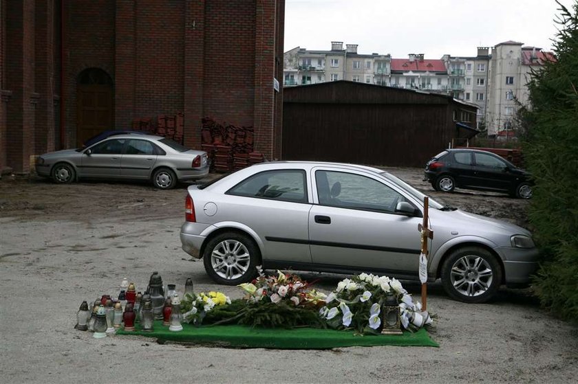 Ksiądz pochowany na parkingu