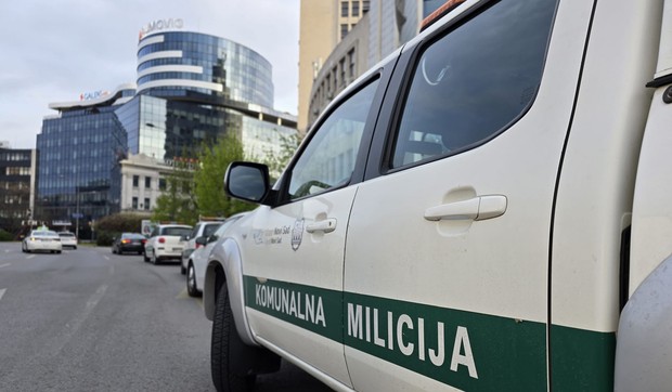 Komunalna policija/Nov Sad - kontrola objekta Nork nakon pada dela skele