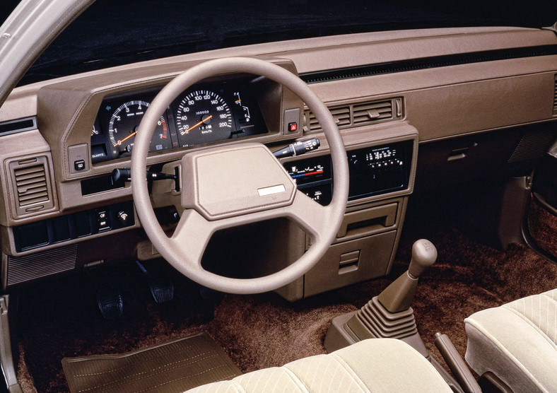 Toyota Camry - pierwsza generacja (1982 – 1986)
