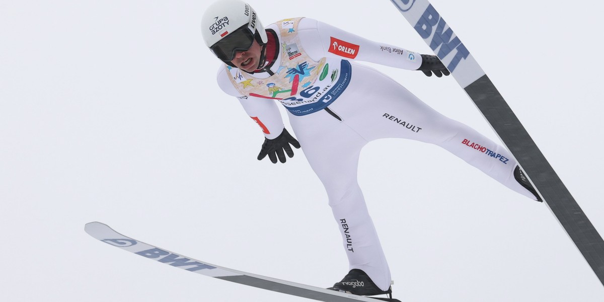 Halvor Egner Granerud wygrywa w Bad Mitterndorf. Piotr Żyła tuż za podium.