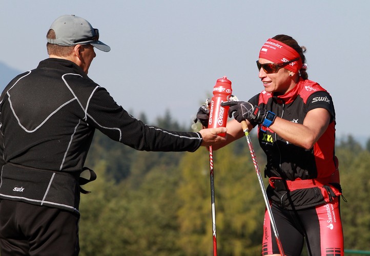 Żar leje się z nieba, a Justyna Kowalczyk przygotowuje się do zimy