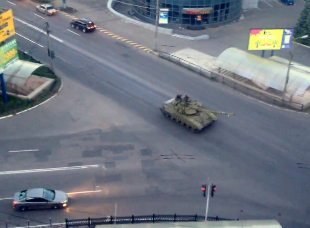 Rosyjskie czołgi wjechały na Ukrainę. WIDEO