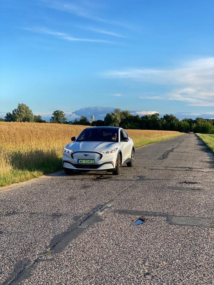 Mustang mach e vs toyota aygo x