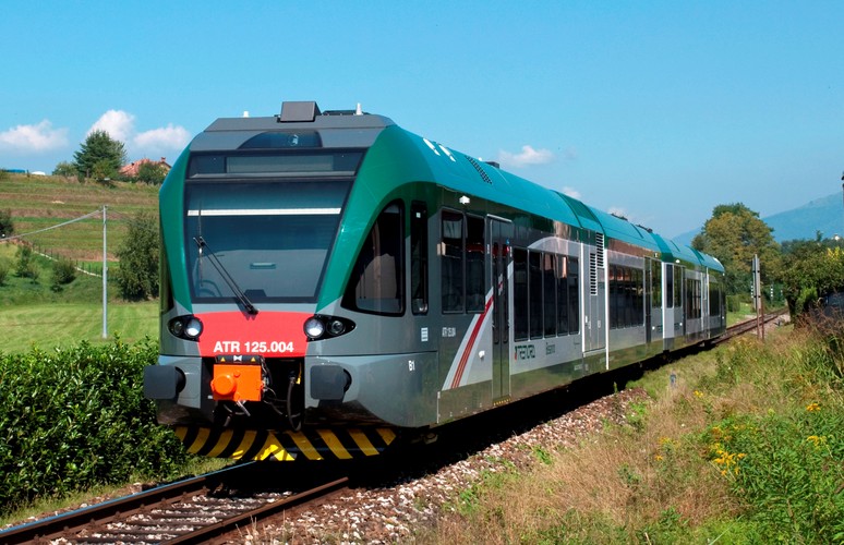 Te pociągi będą z kolei woziły pasażerów na niezelektryfikowanych odcinkach w regionie Lombardii. Dla regionalnego przewoźnika Ferrovienord Stadler wyprodukuje w Siedlcach cztery spalinowe pojazdy GTW 4/12. Niska podłoga znajduje się na 75 proc. długości każdego z pojazdów. W środku znajdą się łącznie 243 miejsca siedzące oraz toalety dostosowane do potrzeb osób niepełnosprawnych. Szwajcarski producent twierdzi, że pojazdy będą charakteryzowały się niskim zużyciem energii i niskimi kosztami utrzymania.