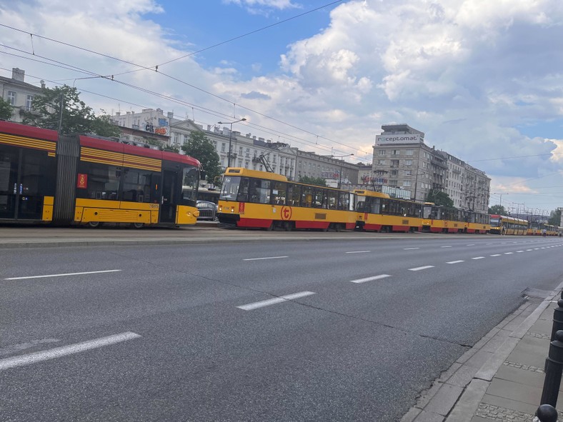 Tramwaje stoją w korku