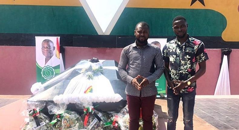 Abeiku Santana lays wreath on Prof Attah Mills’ grave