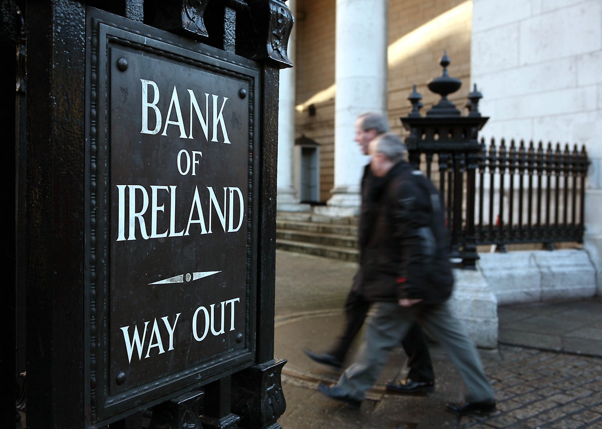 Irlandzkie banki zamierzają spłacić we wrześniu nawet 25 mld euro swoich długów. Fot. Bloomberg