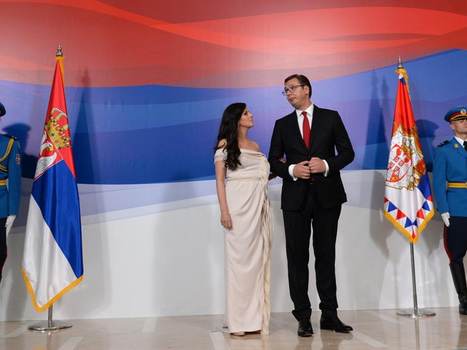 Aleksandar Vučić sa suprugom Tamarom dočekuje zvanice