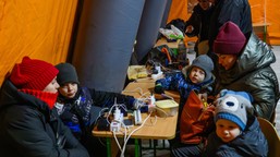 kryzys energetyczny na ukrainie: 60 proc. kijowa bez prądu i ogrzewani