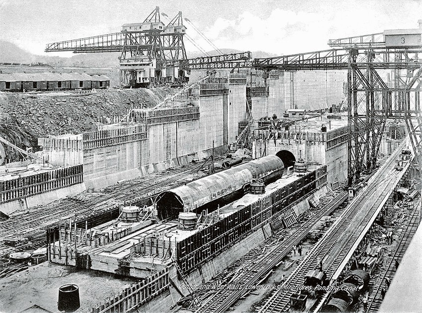 Kanal se sastoji od sedamnaest veštačkih jezera, nekoliko poboljšanih veštačkih kanala i tri kompleta prevodnica