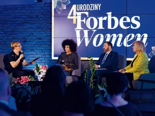 Od lewej: Aleksandra Karasińska, redaktorka naczelna „Forbes Women”, i jej goście: Omenaa Mensah, filantropka i prezeska Omenaa Foundation, Kamil Wyszkowski, dyrektor UN Global Compact Network Poland, Ewa Rumińska-Zimny, wiceprezeska Kogresu Kobiet.