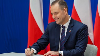 prezydent wetuje kolejne ustawy i zapowiada referendum. takie podjął decyzje