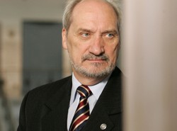 Macierewicz: Nie zasłaniam się prezydentem