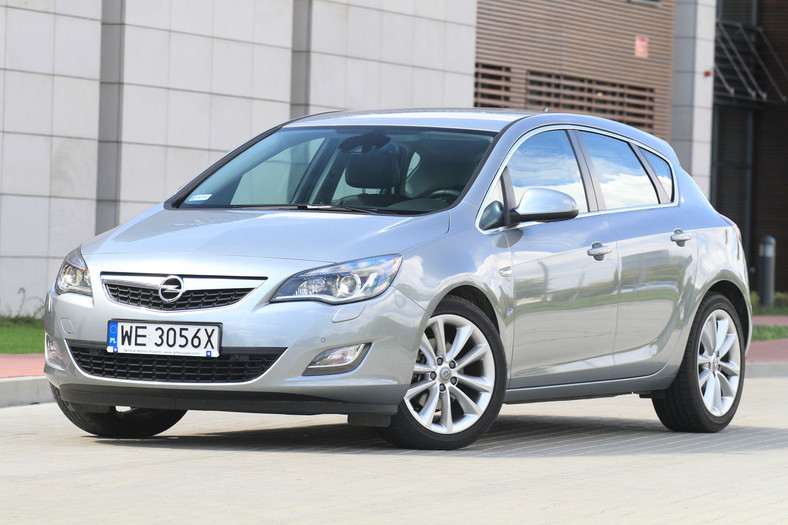 Opel Astra - cena od 23 500 zł