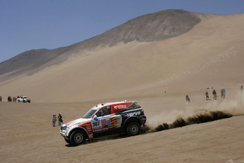 Rajd Dakar 2011: dobra postawa Polaków, Hołowczyc z otwartymi drzwiami (5.etap, wyniki, fot. Willy Weyens)