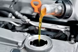 Olej silnikowy - wyjaśniamy jak wybrać olej i co to znaczy 10W-40