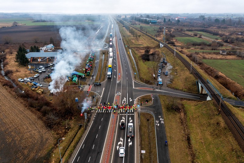 Protest rolników na drodze krajowej nr 28 przed polsko-ukraińskim przejściem granicznym w Medyce