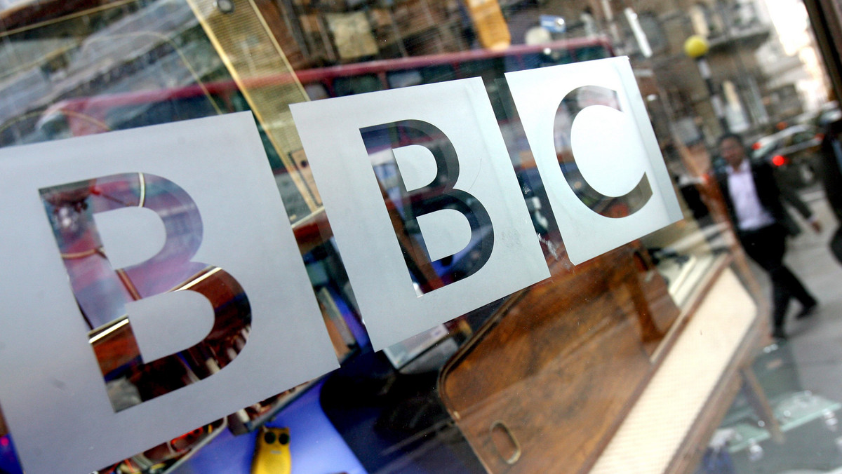 Pracownicy brytyjskiego publicznego radia i telewizji BBC zawiadomili zarząd spółki, że zamierzają przeprowadzić w październiku dwa 48-godzinne strajki w proteście przeciwko planowanym zmianom w systemie emerytalnym - podały działające w BBC związki zawodowe.