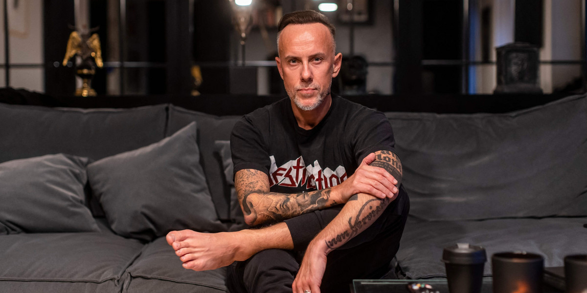 Adam Nergal Darski szczerze o duchownym.