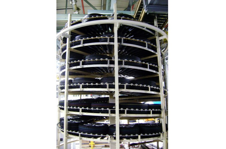 500 tys. samochodów rocznie to także wielki biznes dla dostawców opon. Co roku firma montuje ponad 2 mln sztuk ogumienia.