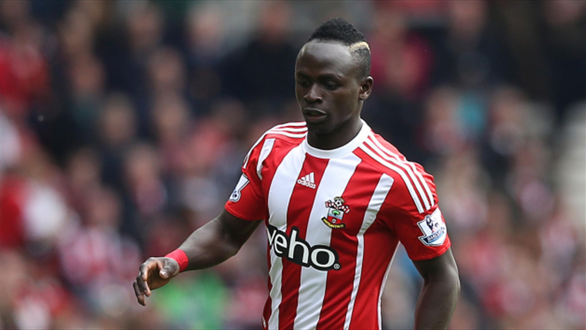 Transfer Sadio Mane z Southampton FC do Liverpool FC najpewniej dojdzie do skutku. Senegalczyk będzie kosztował około 30 milionów funtów i w poniedziałek przejdzie w nowym klubie testy medyczne.