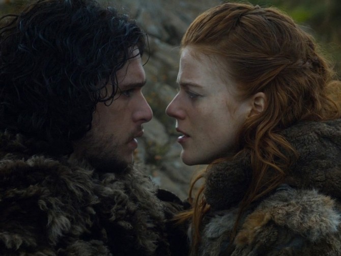 Rouz Lesli i Kit Harington kao Igrit i Džon Snežniu seriji "Igra prestola"