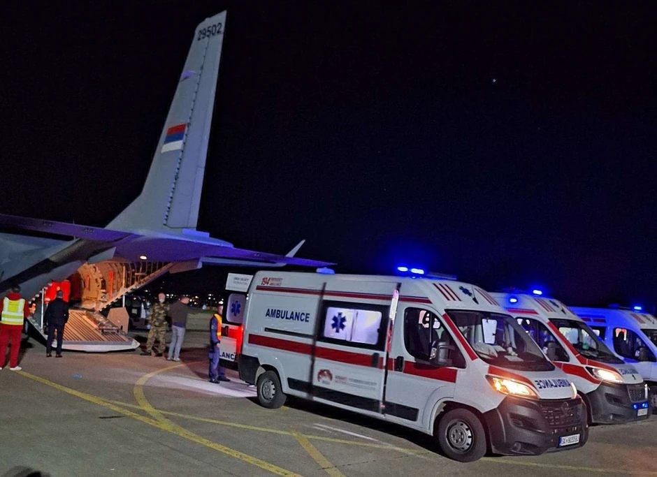 Aviona sa povređenima sa srpskim lekarima poleteo za Beograd