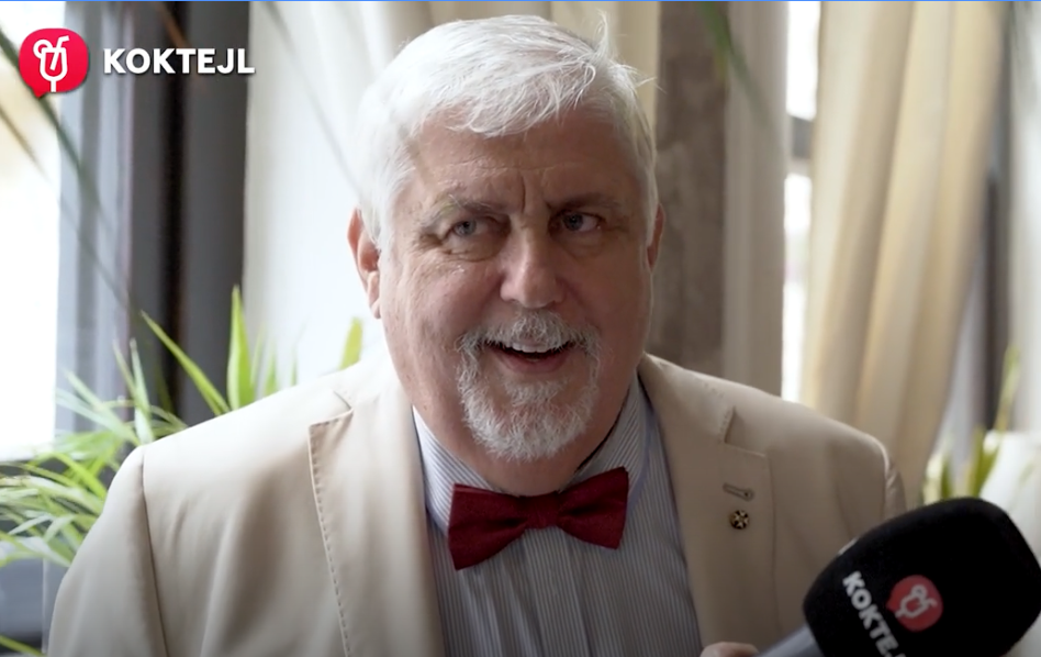 Oliver Andrásy počas rozhovoru pre Koktejl.sk.