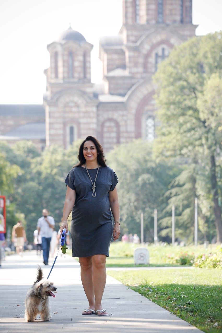 Bobi je Irinin ljubimac. Ona priznaje da je kuca prilično razmažena, naročito kada ga čuvaju njeni roditelji