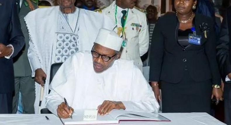 President Buhari signing the condolence register of the late Kerekou.