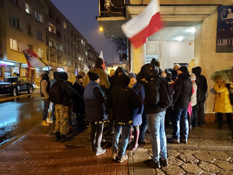 Protest przed Okręgową Izbą Lekarską w Białymstoku 