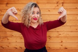 "Złudzenie sprawiedliwego świata" - to sprawia, że chętnie krytykujemy innych