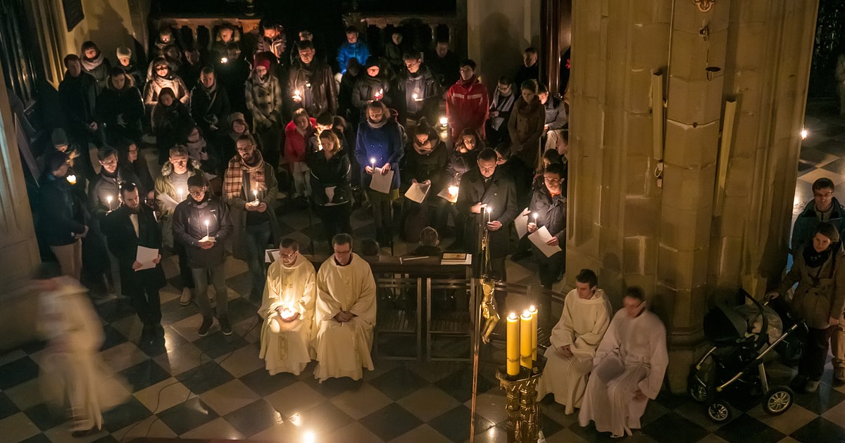 Co to są roraty? Ta modlitwa podczas adwentu ma wyjątkowe znaczenie. Poznaj symbolikę i historię