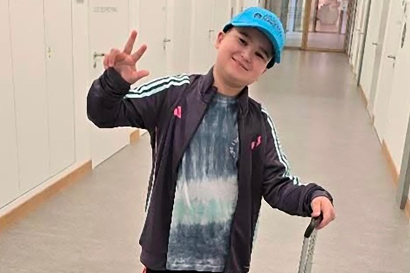 Andrija Knežević uspešno podneo još jednu tešku operaciju: Iako ima jako retku bolest - osmeh ne skida sa lica (FOTO)