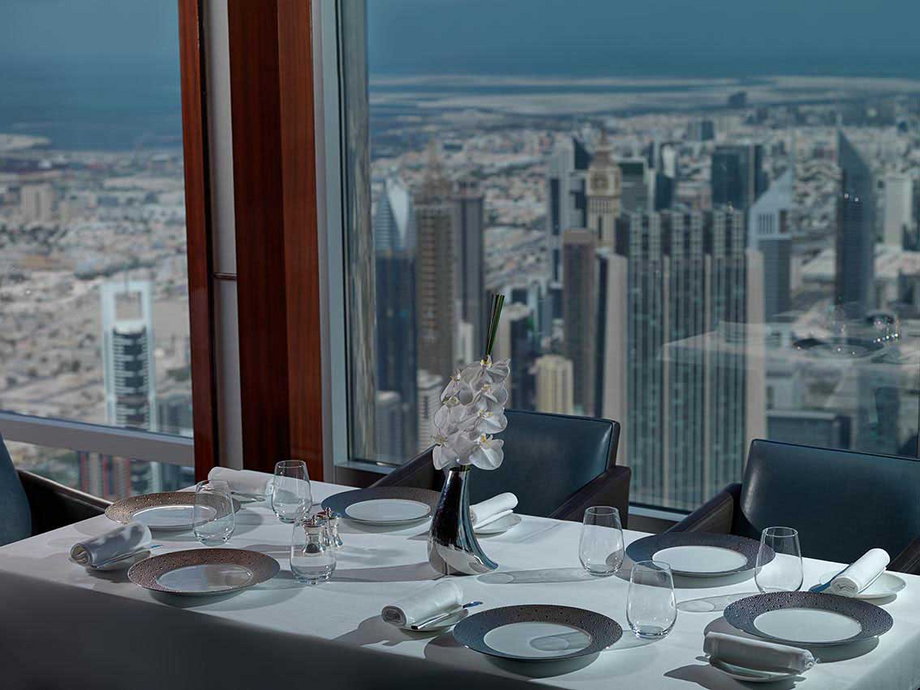 At.mosphere to najwyżej położona restauracja na świecie. Mieści się na 126. piętrze Burj Khalifa