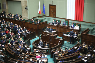 Sejm: PiS broni projektu budżetu na 2016 r. Opozycja składa poprawki