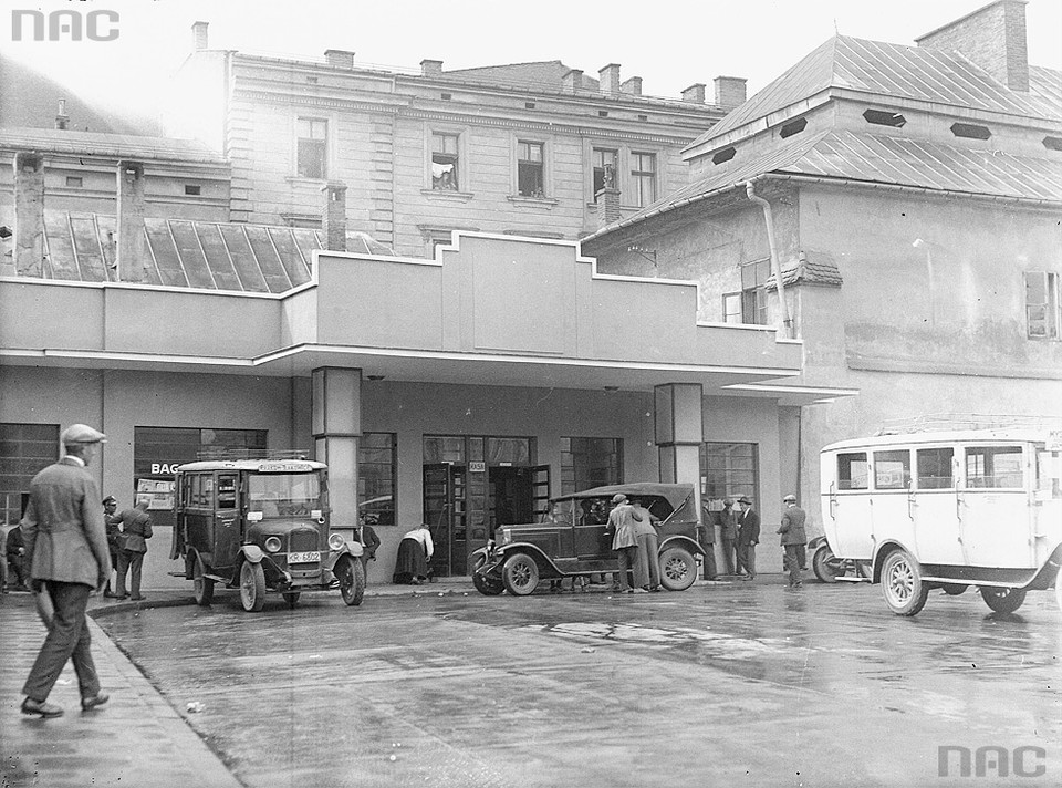 Dworzec autobusowy przy placu św. Ducha (1929 r.)