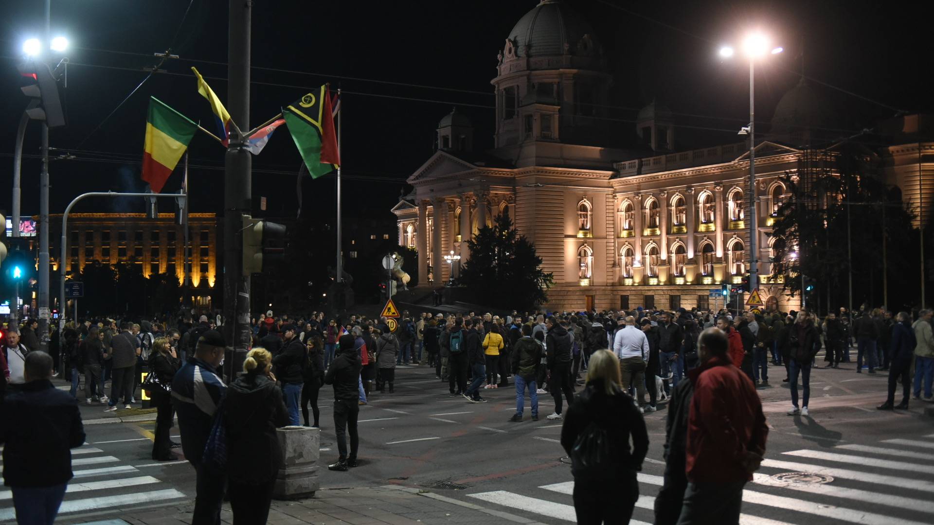 Pozivali su na ustanak i masovne proteste zbog kovid propusnica, a pojavilo se stotinjak ljudi