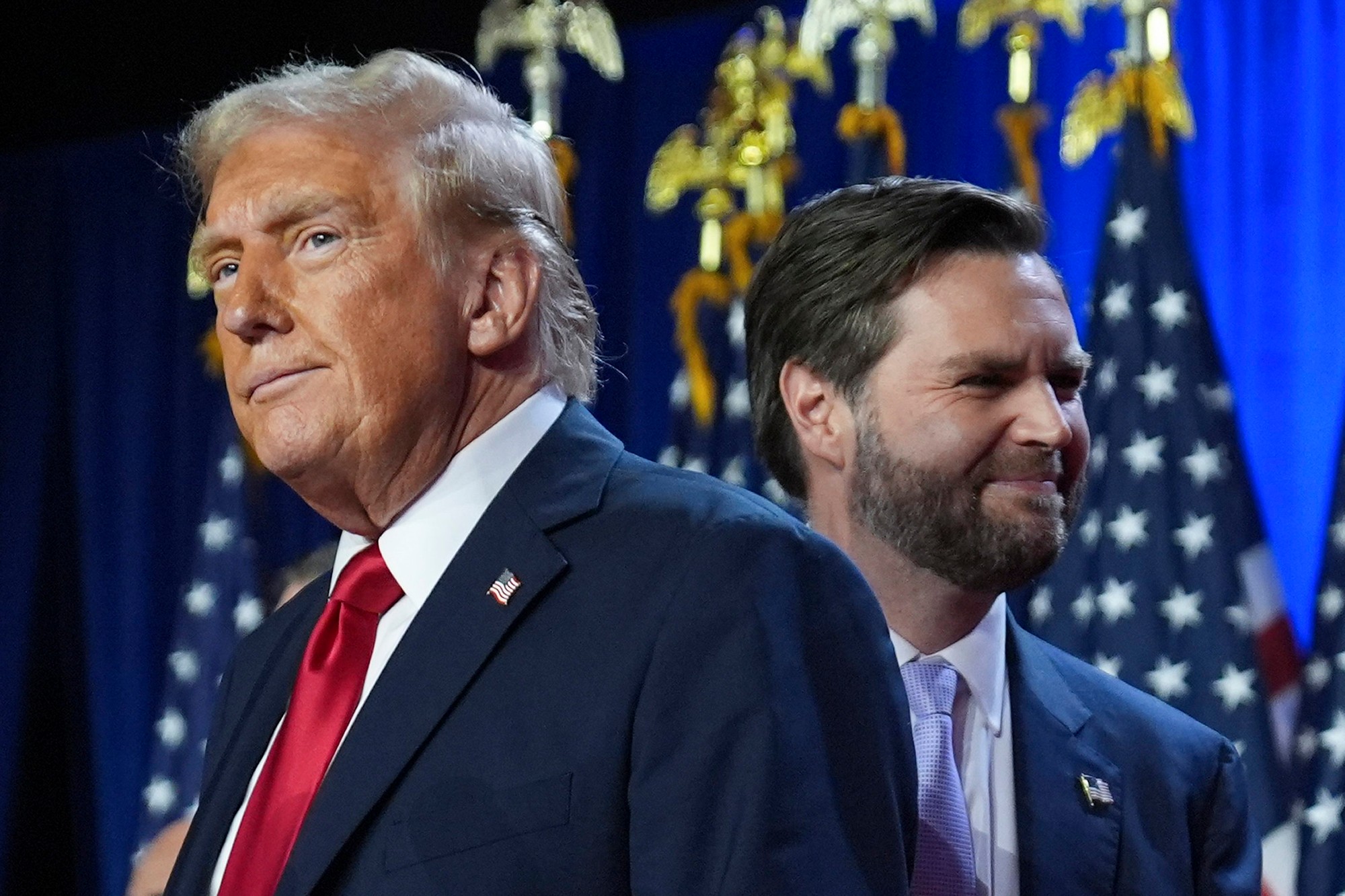 Prezident USA Donald Trump s viceprezidentom JD Vanceom.